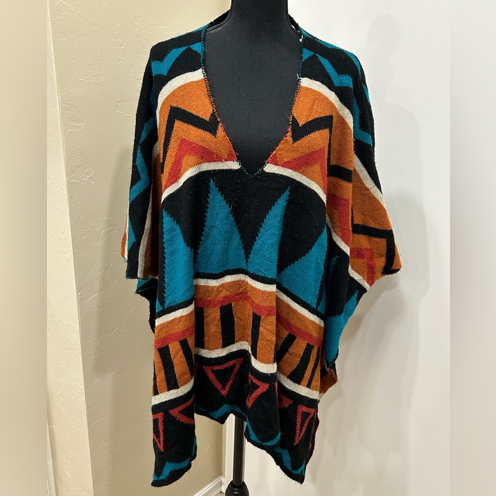 Chelsea & Violet Multicolor Geometric Poncho